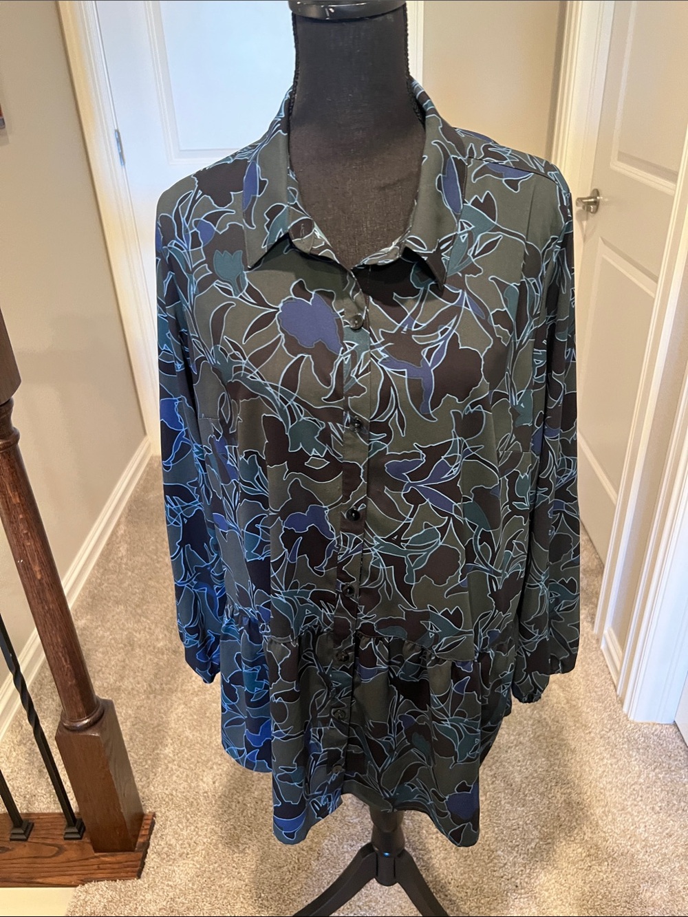LOGO by Lori Goldstein Black Tunic with Blue Floral Accent Outline 2X